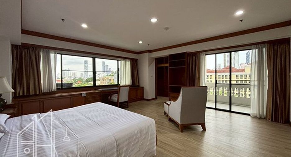For rent 4 bedrooms apartment in Watthana, Bangkok