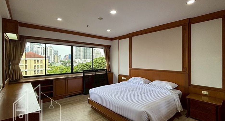 For rent 4 bedrooms apartment in Watthana, Bangkok