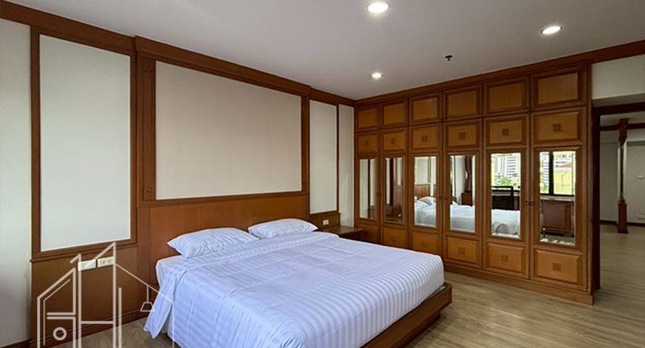 For rent 4 bedrooms apartment in Watthana, Bangkok