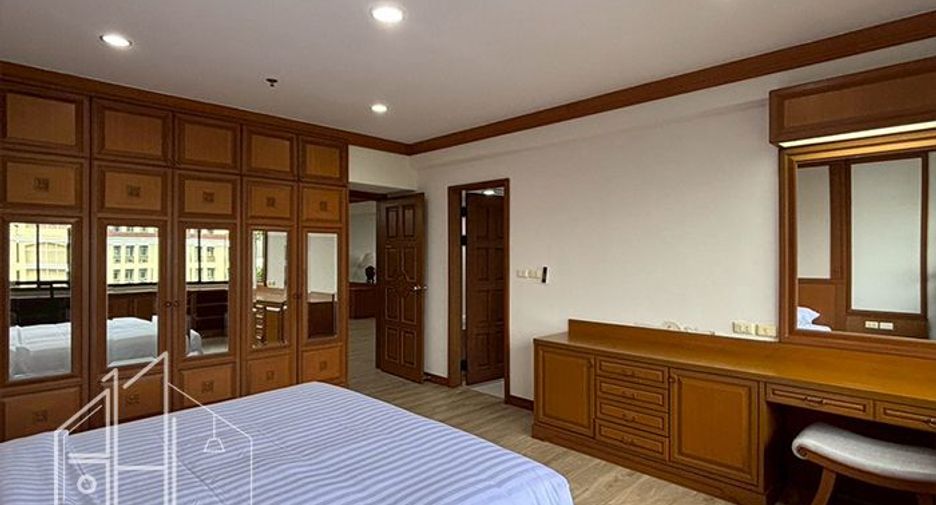 For rent 4 bedrooms apartment in Watthana, Bangkok
