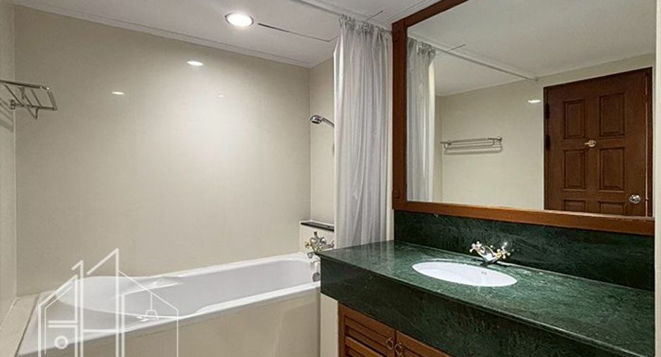 For rent 4 bedrooms apartment in Watthana, Bangkok