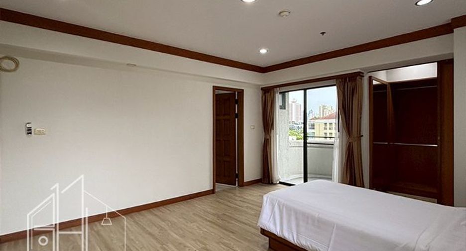 For rent 4 bedrooms apartment in Watthana, Bangkok