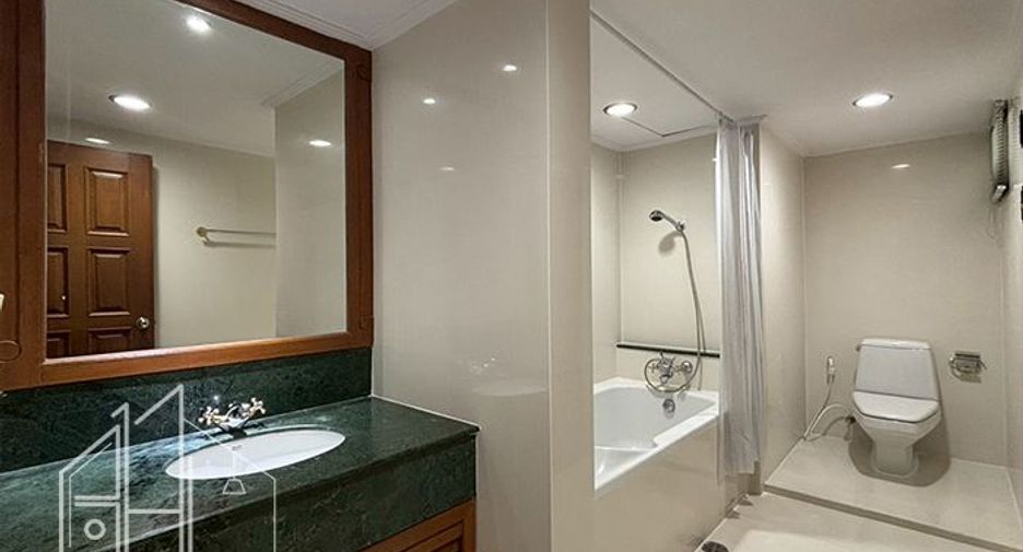For rent 4 bedrooms apartment in Watthana, Bangkok