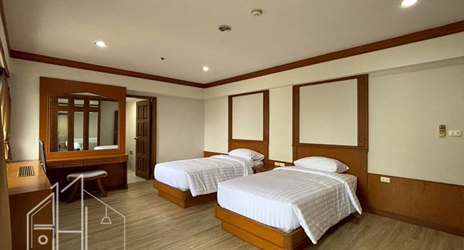 For rent 4 bedrooms apartment in Watthana, Bangkok