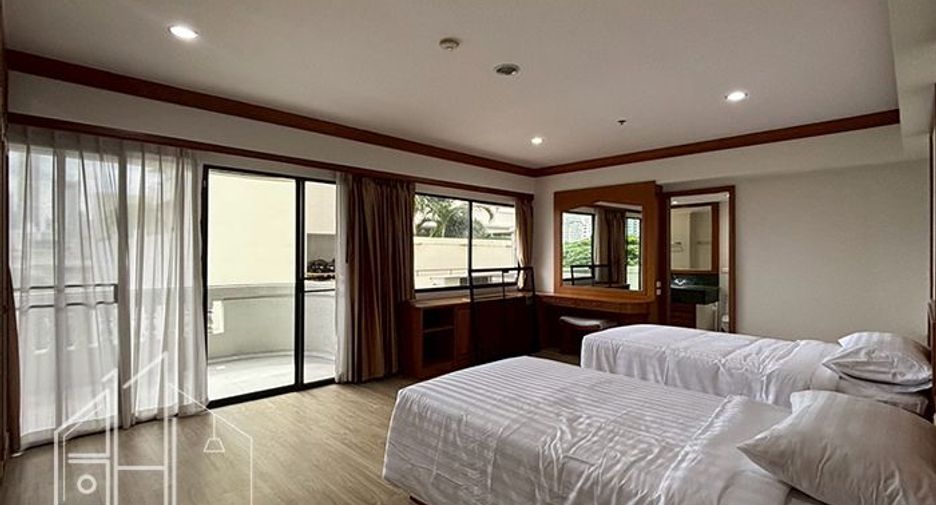 For rent 4 bedrooms apartment in Watthana, Bangkok