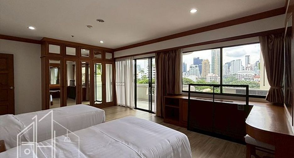 For rent 4 bedrooms apartment in Watthana, Bangkok