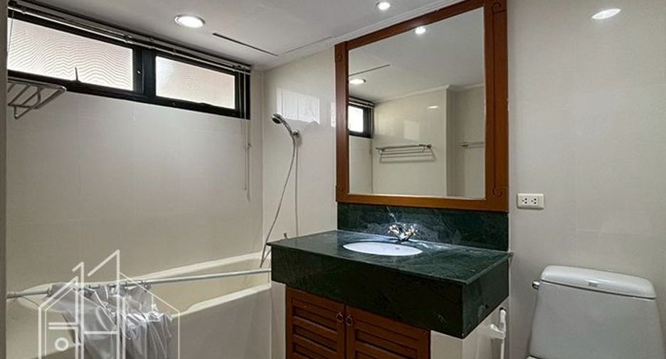 For rent 4 bedrooms apartment in Watthana, Bangkok