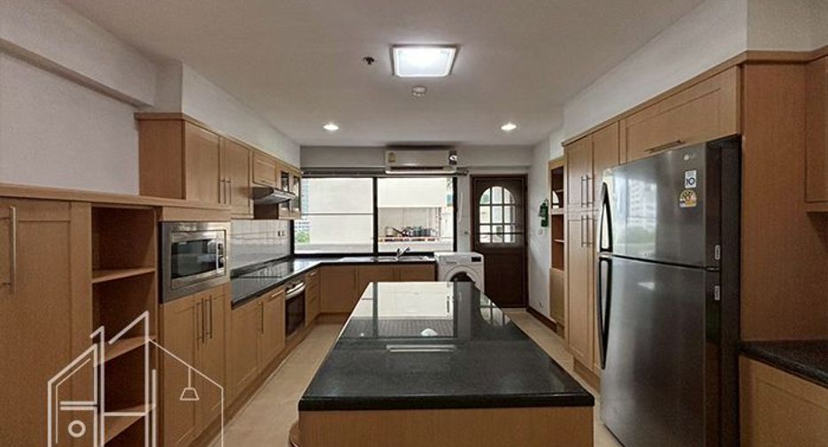 For rent 4 bedrooms apartment in Watthana, Bangkok