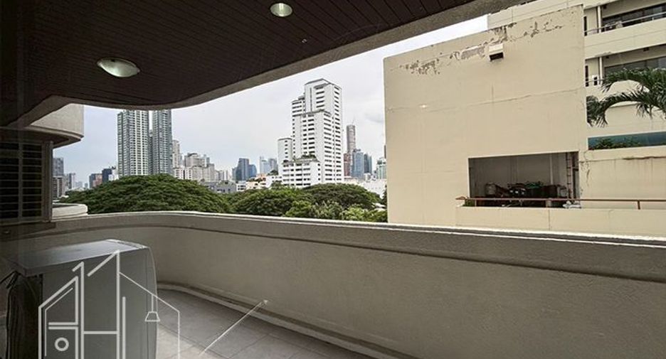 For rent 4 bedrooms apartment in Watthana, Bangkok