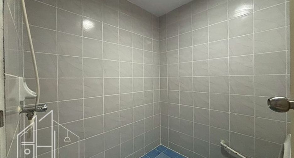 For rent 4 bedrooms apartment in Watthana, Bangkok