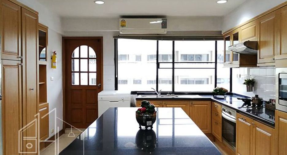 For rent 4 bedrooms condo in Watthana, Bangkok