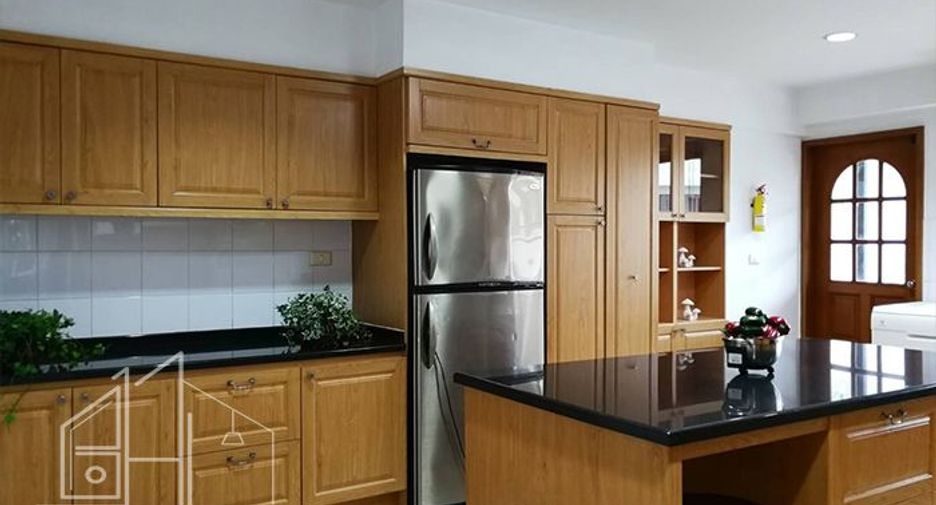 For rent 4 bedrooms condo in Watthana, Bangkok