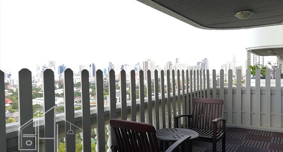 For rent 4 bedrooms condo in Watthana, Bangkok