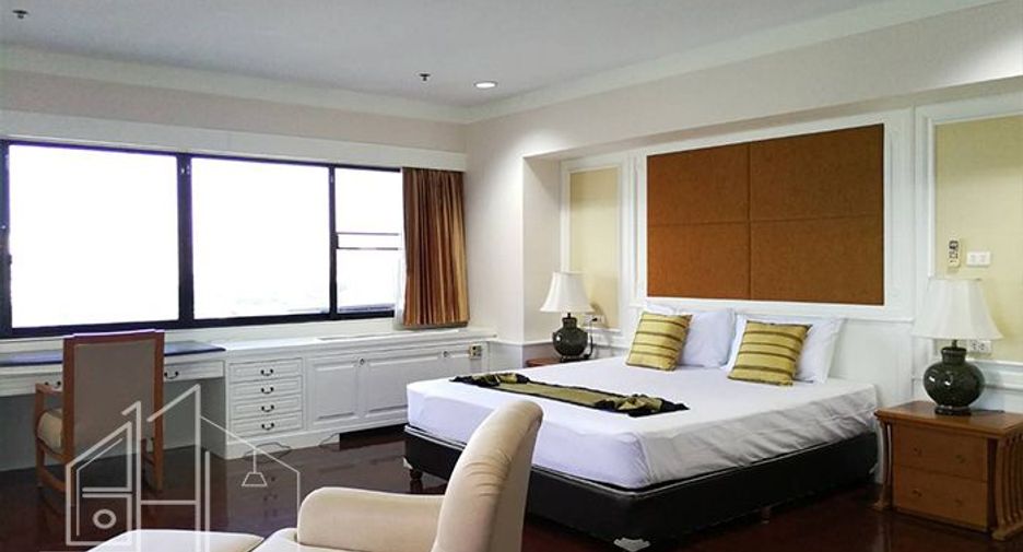 For rent 4 bedrooms condo in Watthana, Bangkok