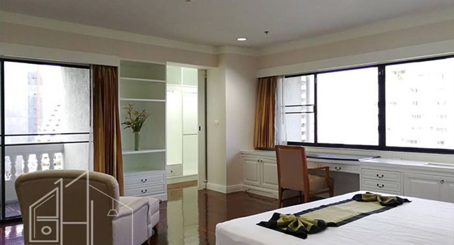 For rent 4 bedrooms condo in Watthana, Bangkok