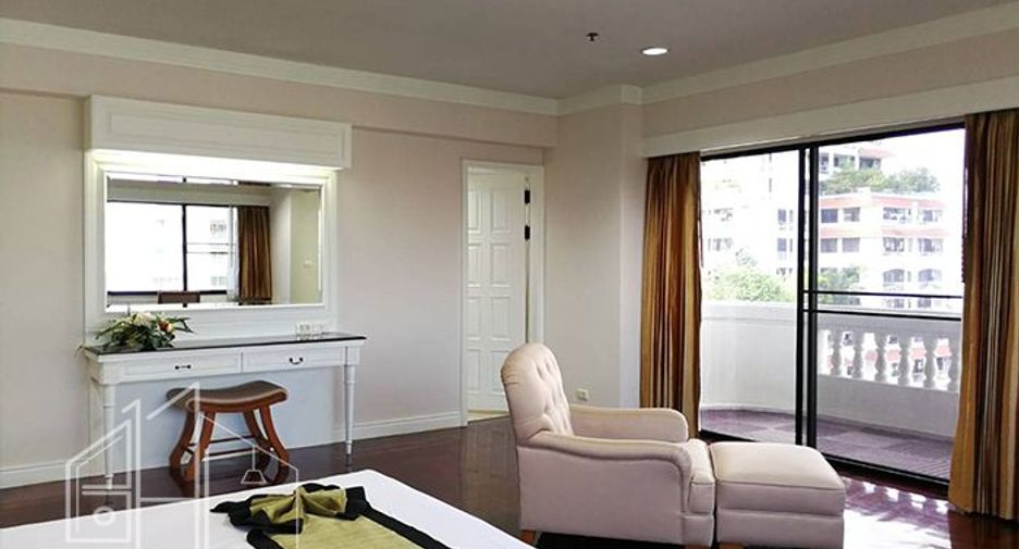 For rent 4 bedrooms condo in Watthana, Bangkok