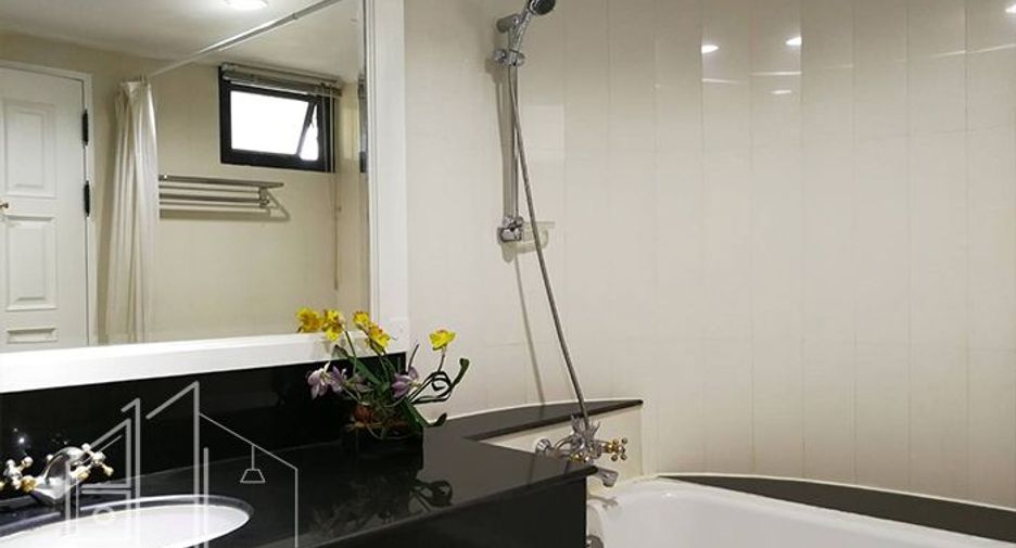 For rent 4 bedrooms condo in Watthana, Bangkok