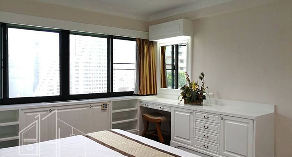For rent 4 bedrooms condo in Watthana, Bangkok