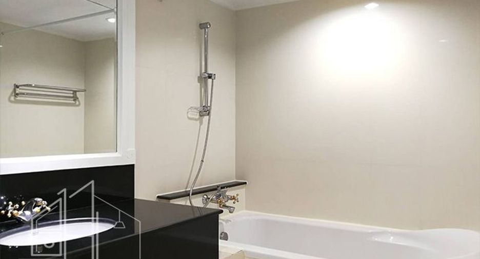 For rent 4 bedrooms condo in Watthana, Bangkok