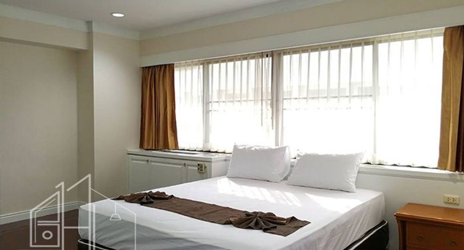 For rent 4 bedrooms condo in Watthana, Bangkok