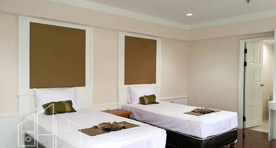 For rent 4 bedrooms condo in Watthana, Bangkok