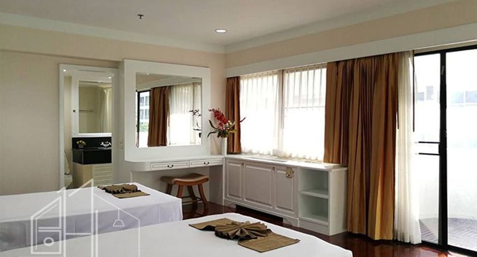 For rent 4 bedrooms condo in Watthana, Bangkok
