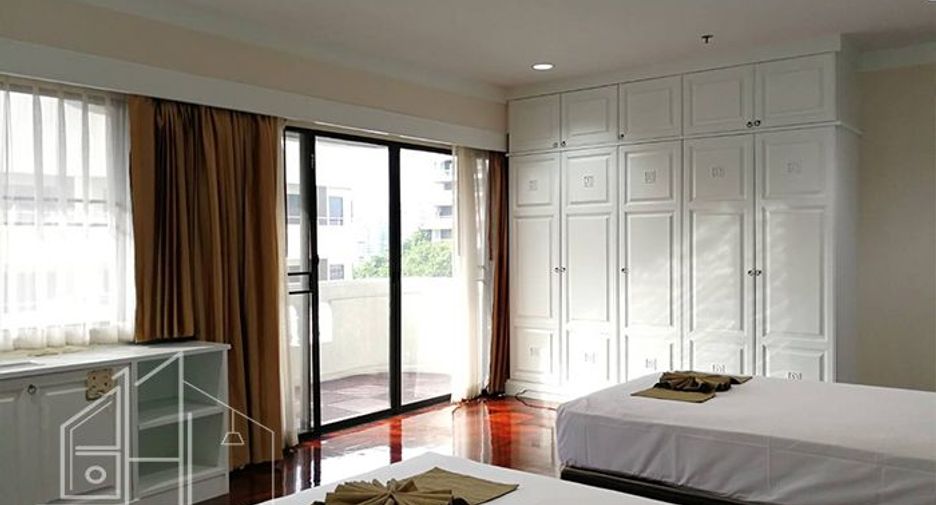 For rent 4 bedrooms condo in Watthana, Bangkok