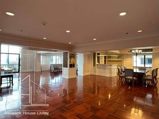 For rent 4 bedrooms condo in Watthana, Bangkok