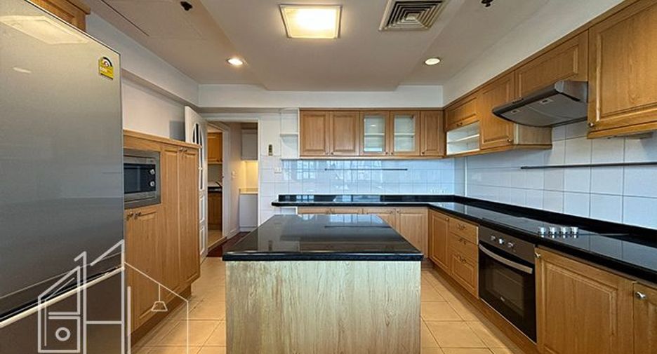 For rent 4 bedrooms condo in Watthana, Bangkok