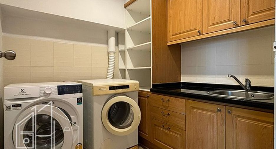 For rent 4 bedrooms condo in Watthana, Bangkok