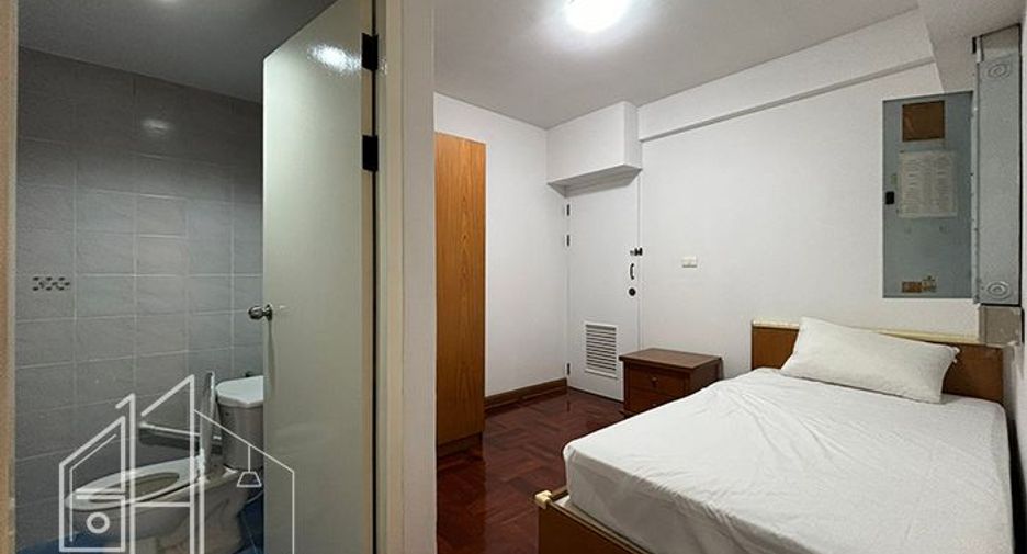 For rent 4 bedrooms condo in Watthana, Bangkok