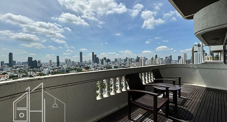 For rent 4 bedrooms condo in Watthana, Bangkok