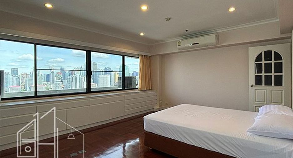 For rent 4 bedrooms condo in Watthana, Bangkok
