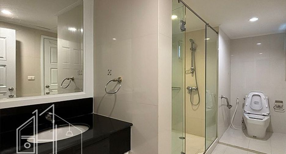 For rent 4 bedrooms condo in Watthana, Bangkok