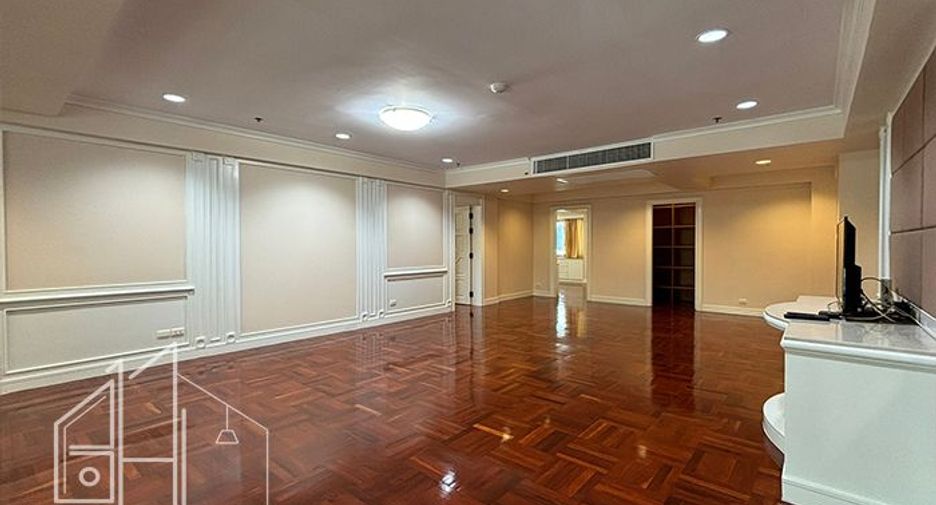 For rent 4 bedrooms condo in Watthana, Bangkok