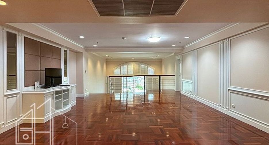 For rent 4 bedrooms condo in Watthana, Bangkok