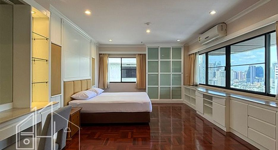 For rent 4 bedrooms condo in Watthana, Bangkok