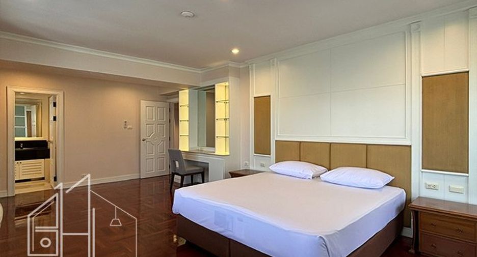 For rent 4 bedrooms condo in Watthana, Bangkok