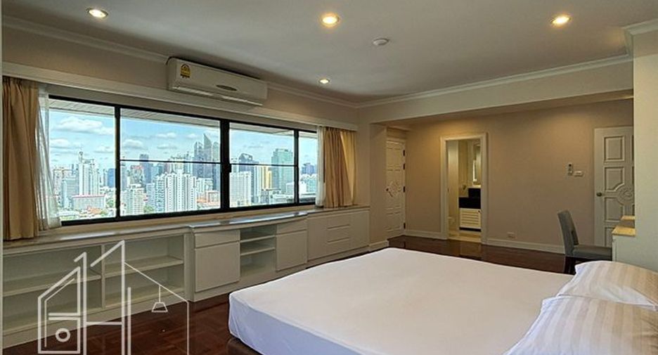 For rent 4 bedrooms condo in Watthana, Bangkok