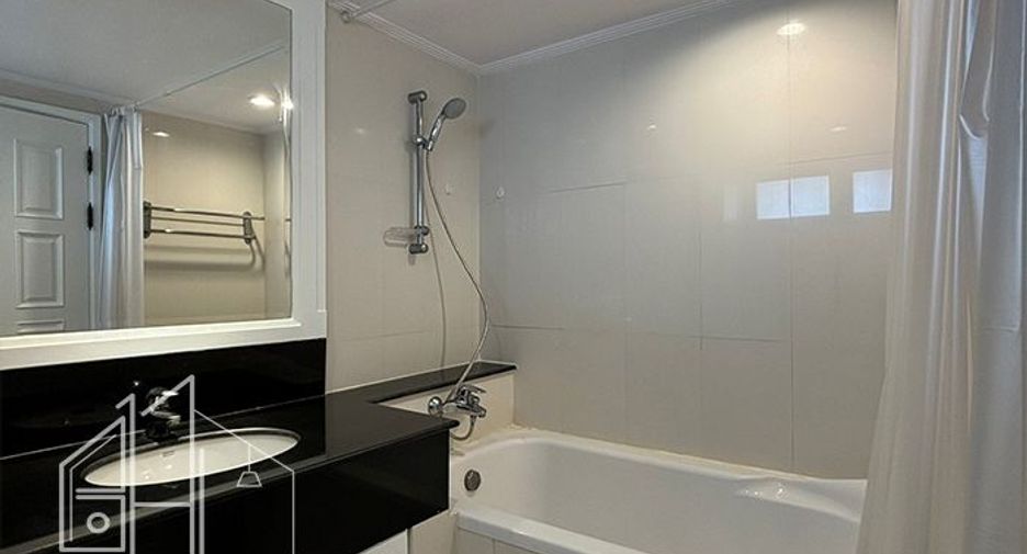 For rent 4 bedrooms condo in Watthana, Bangkok