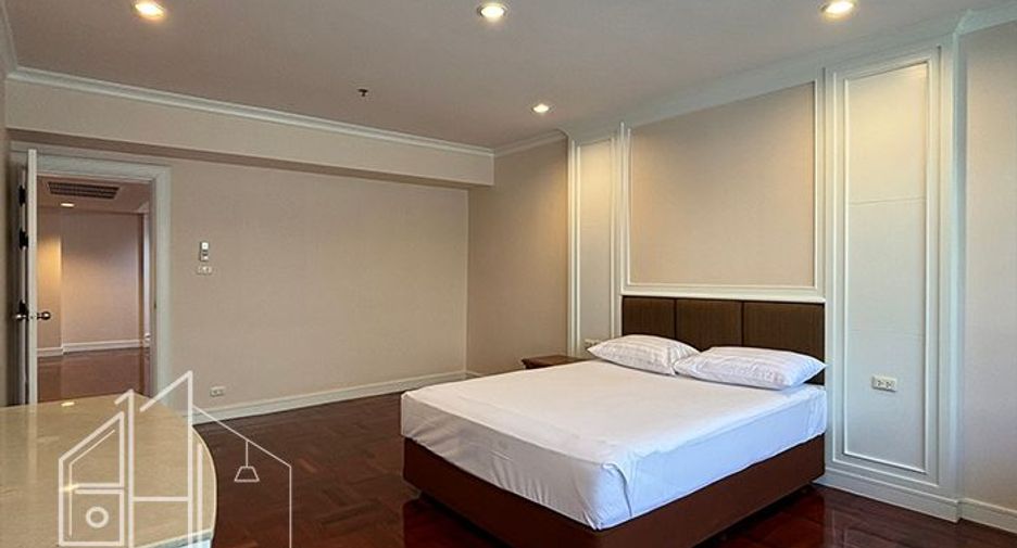 For rent 4 bedrooms condo in Watthana, Bangkok