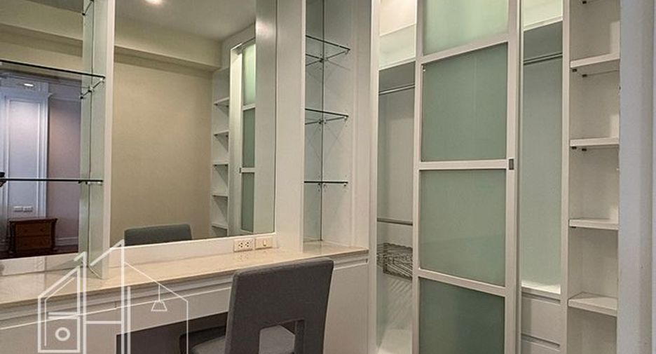 For rent 4 bedrooms condo in Watthana, Bangkok