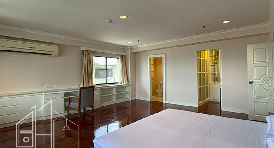 For rent 4 bedrooms condo in Watthana, Bangkok