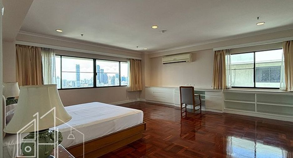 For rent 4 bedrooms condo in Watthana, Bangkok