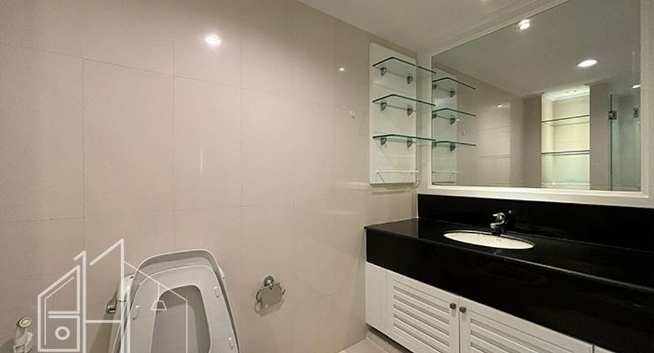 For rent 4 bedrooms condo in Watthana, Bangkok