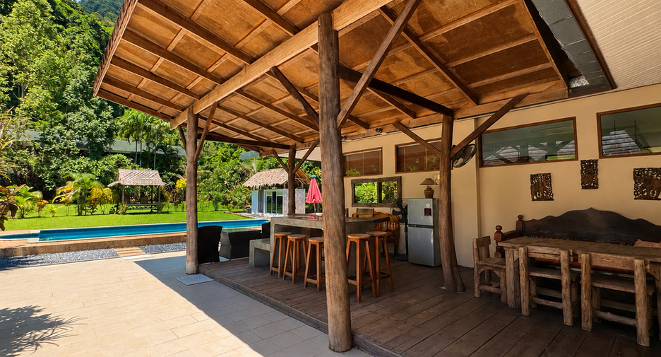 For rent 4 bedrooms villa in Mueang Krabi, Krabi
