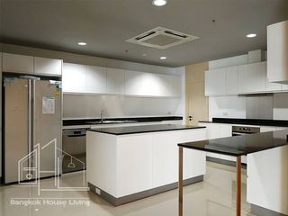 For rent 3 bedrooms apartment in Watthana, Bangkok