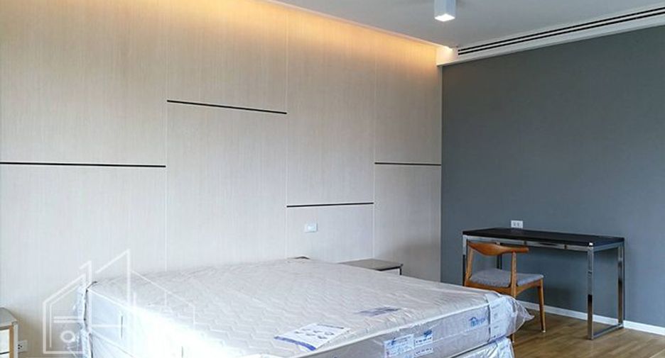 For rent 2 bedrooms apartment in Watthana, Bangkok