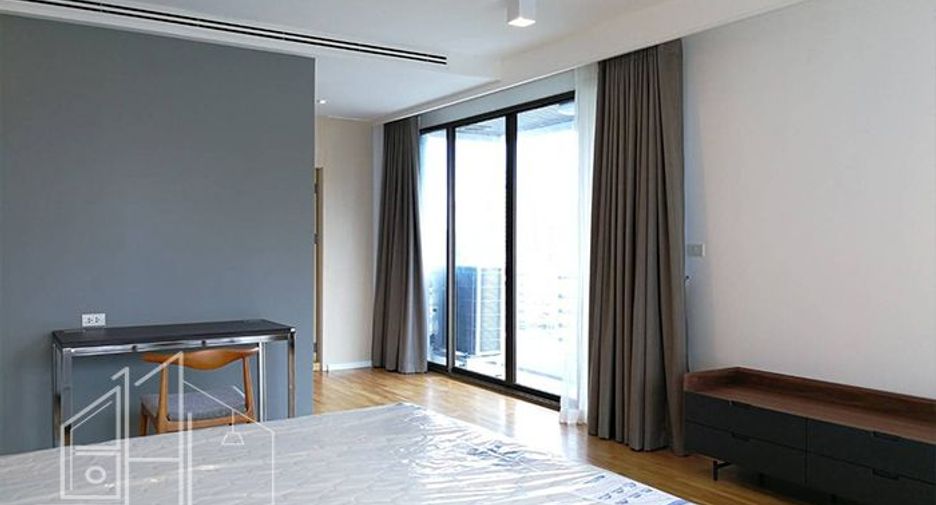 For rent 2 bedrooms apartment in Watthana, Bangkok