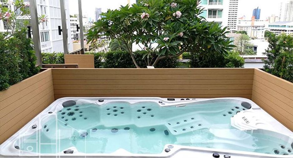 For rent 2 bedrooms apartment in Watthana, Bangkok